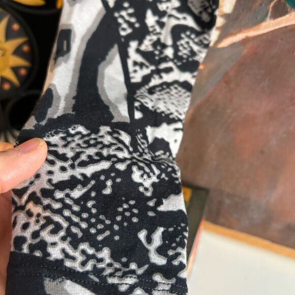 Kardashian Kollection Black and Gray Snake Patterned Long Sleeve Crop Top Large - Picture 6 of 10